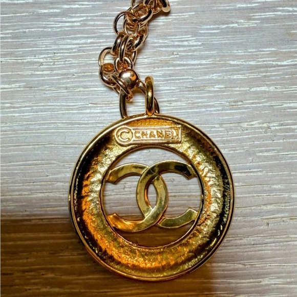 CHANEL Gold Circular Pendant Necklace - Picture 2 of 5